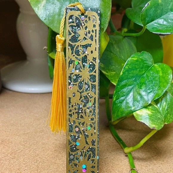 Bookmark Resin Vinyl design New - Picture 1 of 5